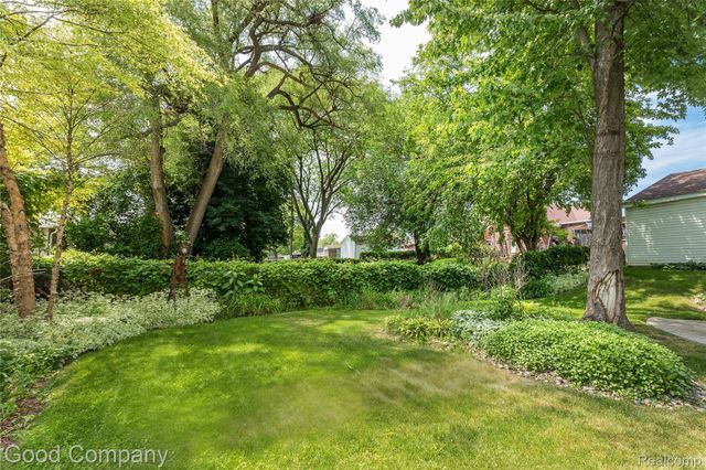 23645 Lawrence Avenue, Dearborn, MI 48128