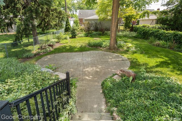 23645 Lawrence Avenue, Dearborn, MI 48128