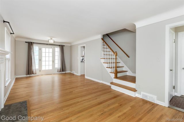 23645 Lawrence Avenue, Dearborn, MI 48128