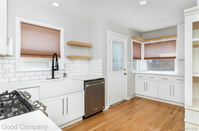 23645 Lawrence Avenue, Dearborn, MI 48128
