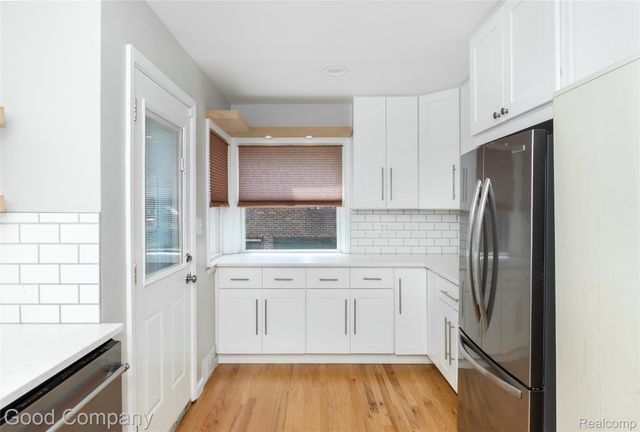 23645 Lawrence Avenue, Dearborn, MI 48128