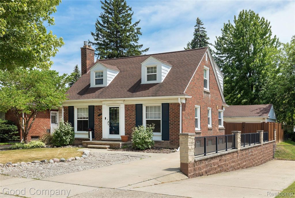 23645 Lawrence Avenue, Dearborn, MI 48128