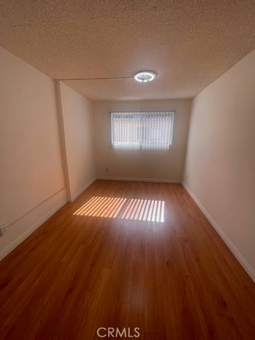 17045 Roscoe 14, Northridge, CA 91325