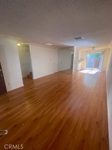 17045 Roscoe 14, Northridge, CA 91325