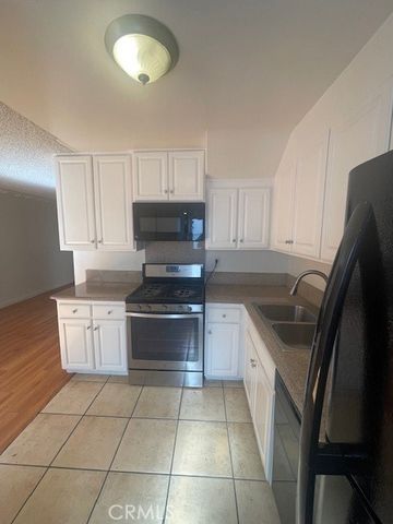 17045 Roscoe 14, Northridge, CA 91325