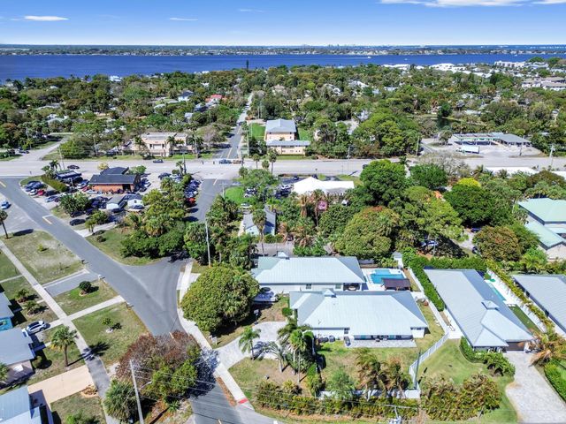 443 SE Dolphin Drive, Stuart, FL 34996