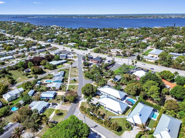 443 SE Dolphin Drive, Stuart, FL 34996