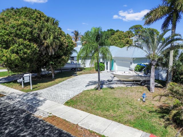 443 SE Dolphin Drive, Stuart, FL 34996