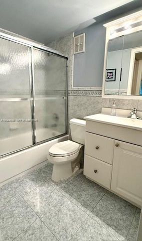 4000 Crystal Lake Dr 112, Deerfield Beach, FL 33064