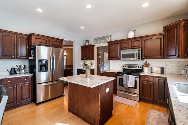 1288 Northview DRIVE, Oconomowoc, WI 53066