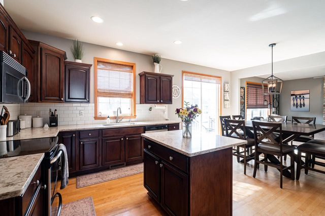 1288 Northview DRIVE, Oconomowoc, WI 53066