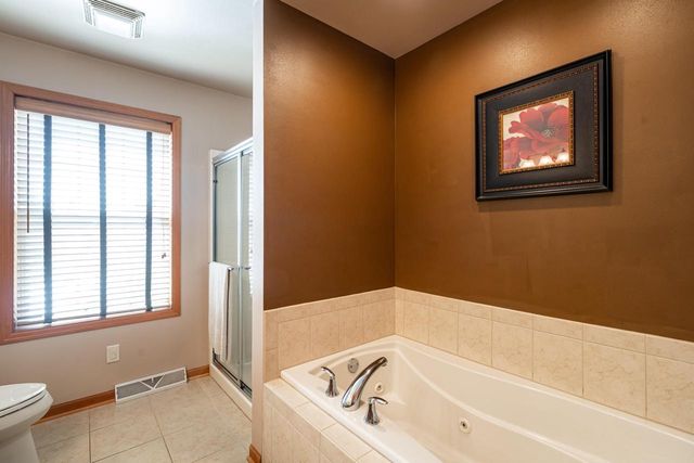 1288 Northview DRIVE, Oconomowoc, WI 53066