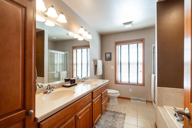 1288 Northview DRIVE, Oconomowoc, WI 53066