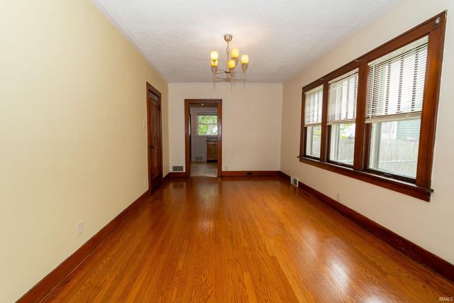 114 River Avenue, Mishawaka, IN 46544