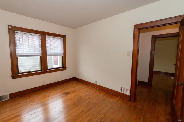114 River Avenue, Mishawaka, IN 46544