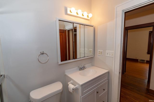 114 River Avenue, Mishawaka, IN 46544