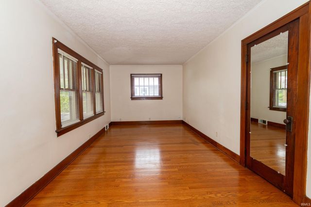 114 River Avenue, Mishawaka, IN 46544