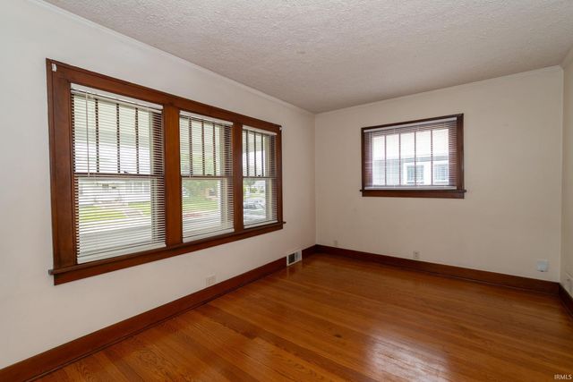 114 River Avenue, Mishawaka, IN 46544