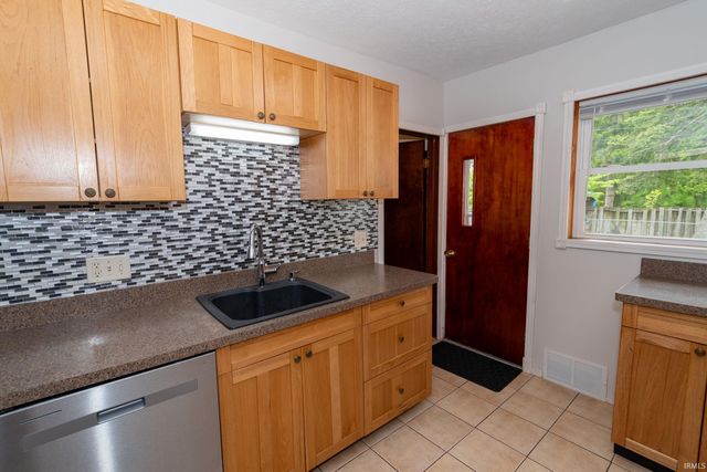 114 River Avenue, Mishawaka, IN 46544