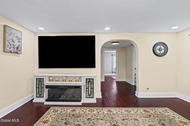 1321 Helderberg Avenue, Schenectady, NY 12306