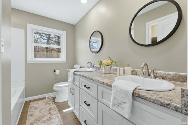 11264 E 550 S, Laotto, IN 46763