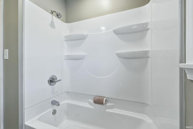 11264 E 550 S, Laotto, IN 46763