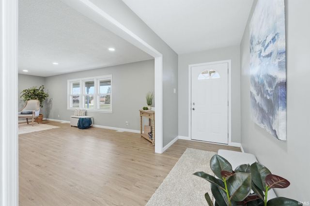 11264 E 550 S, Laotto, IN 46763