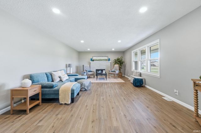 11264 E 550 S, Laotto, IN 46763