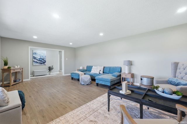 11264 E 550 S, Laotto, IN 46763