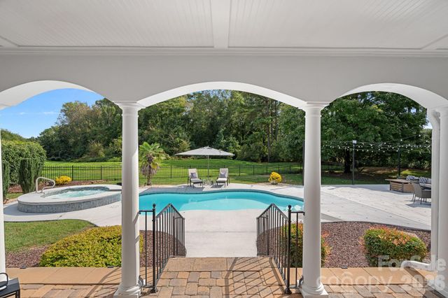 18806 Boundary Oaks Court, Davidson, NC 28036