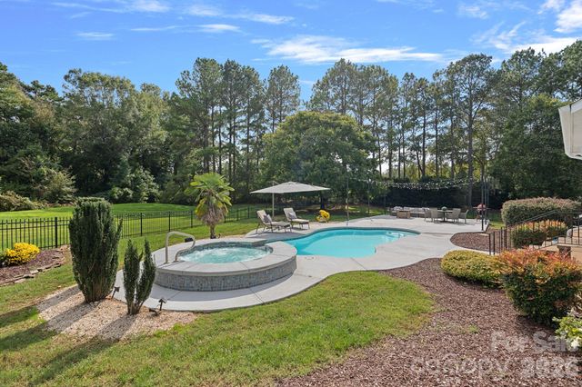 18806 Boundary Oaks Court, Davidson, NC 28036