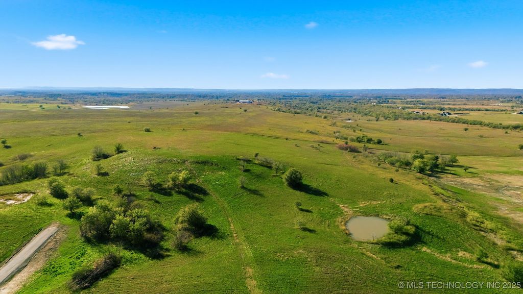 002 Sandstone Avenue, Skiatook, OK 74070