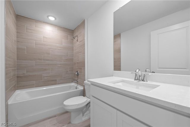 30 NE 12th TER, Cape Coral, FL 33909