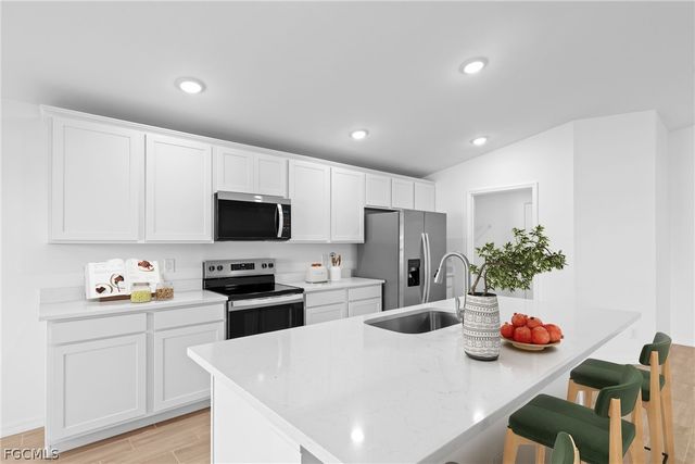 30 NE 12th TER, Cape Coral, FL 33909