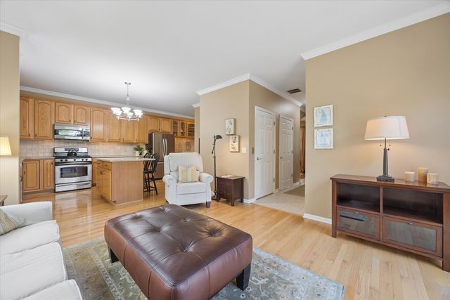 621 Dunhill Lane, Carol Stream, IL 60188