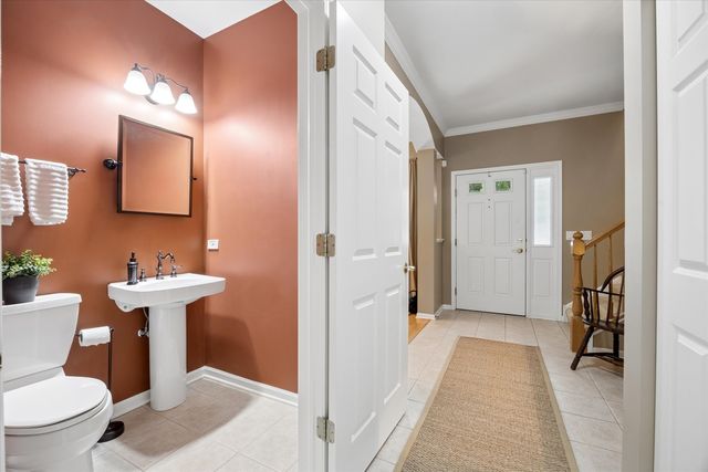 621 Dunhill Lane, Carol Stream, IL 60188