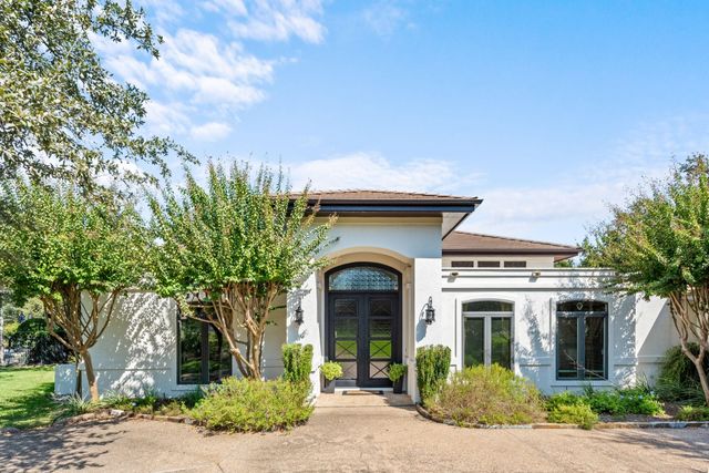 27 Stillmeadow DR, The Hills, TX 78738