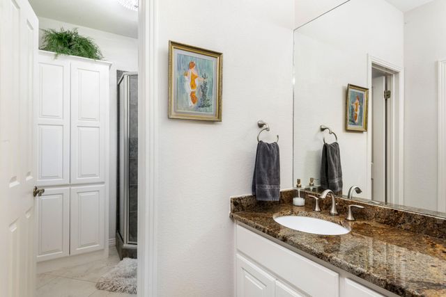 27 Stillmeadow DR, The Hills, TX 78738
