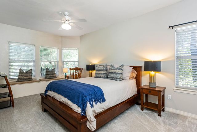 27 Stillmeadow DR, The Hills, TX 78738