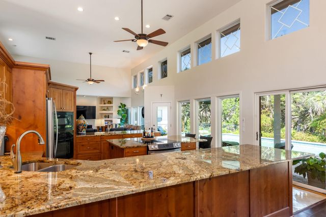 27 Stillmeadow DR, The Hills, TX 78738