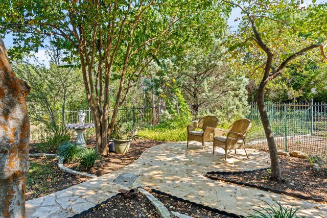 27 Stillmeadow DR, The Hills, TX 78738