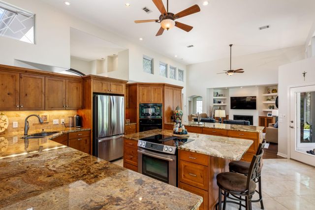 27 Stillmeadow DR, The Hills, TX 78738