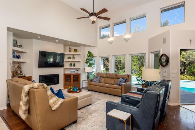 27 Stillmeadow DR, The Hills, TX 78738
