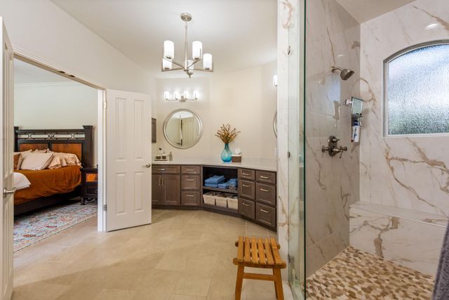 27 Stillmeadow DR, The Hills, TX 78738