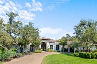 27 Stillmeadow DR, The Hills, TX 78738