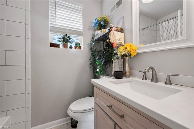 425 Elmont RD, Virginia Beach, VA 23452