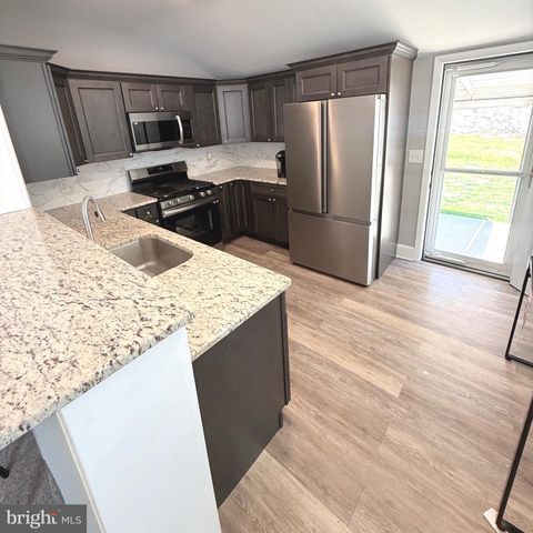5 3RD ST, Brookhaven, PA 19015