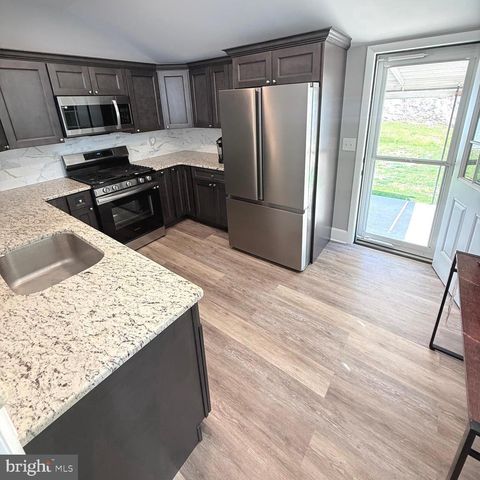 5 3RD ST, Brookhaven, PA 19015