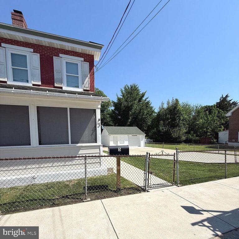 5 3RD ST, Brookhaven, PA 19015