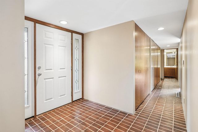 1706 Willow Bend Road, Cedar Falls, IA 50613